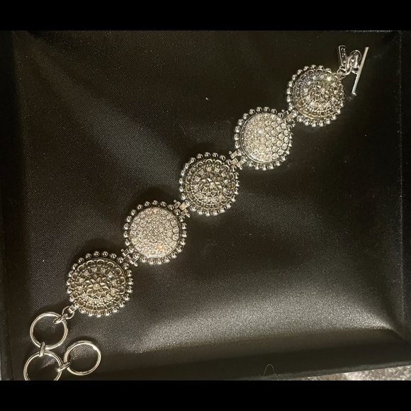 Beautiful Silver Plated Ginger Snap Bracelet - Picture 2 of 8
